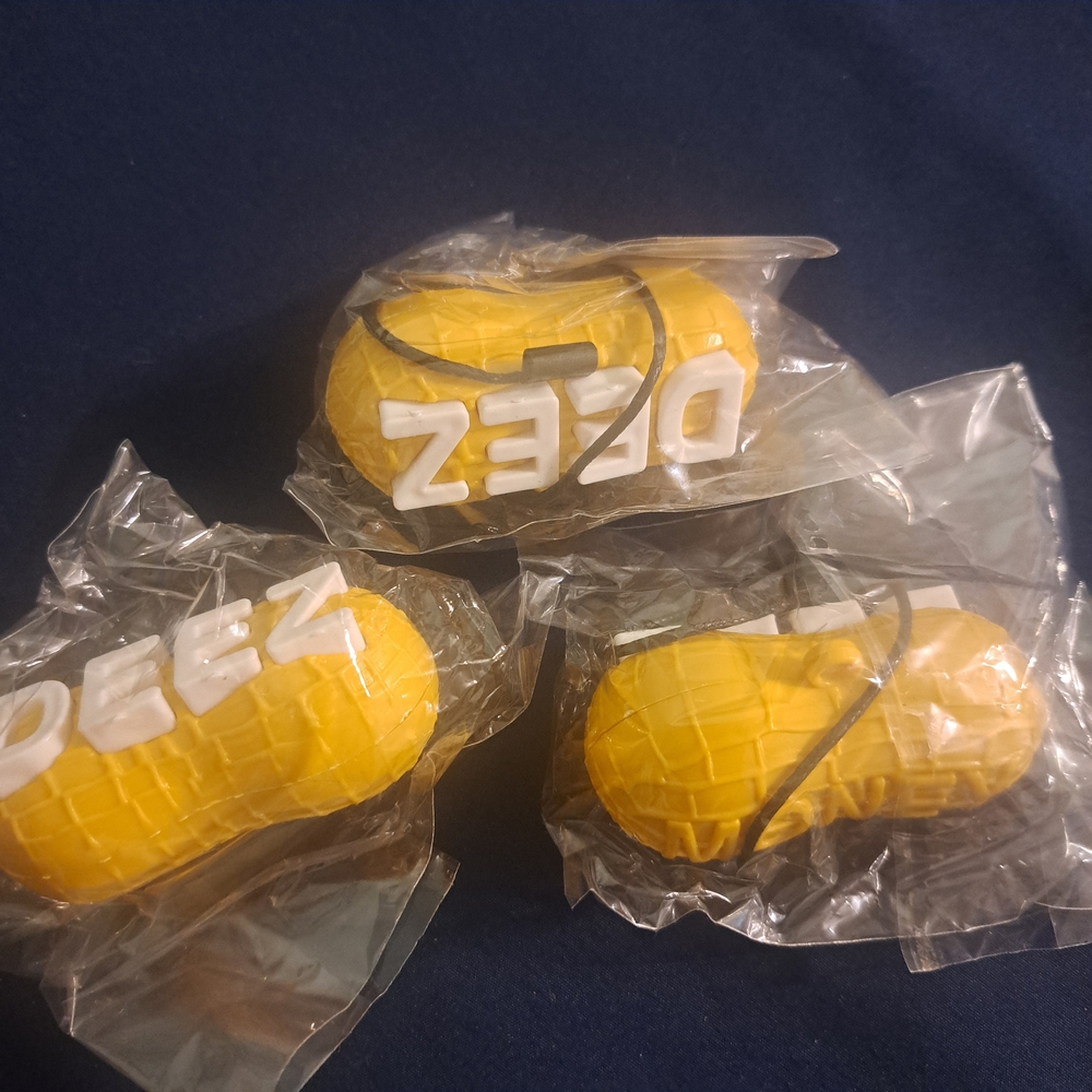 🌟3 For $12 🌟 Yellow Peanut Shaped Gag gift ornament